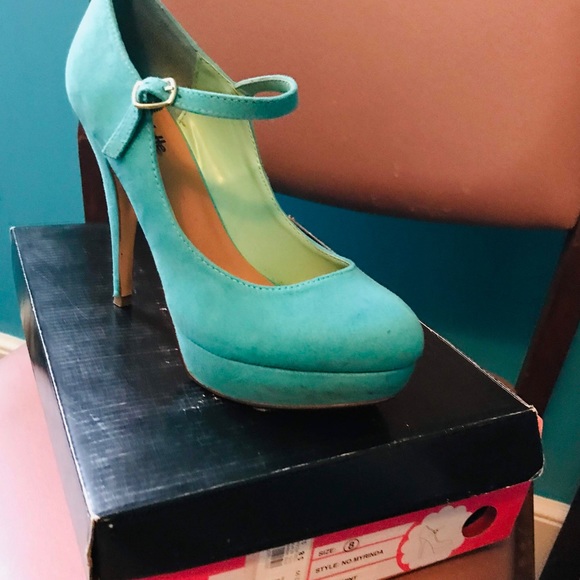 Heels 😍👠 - Picture 3 of 3